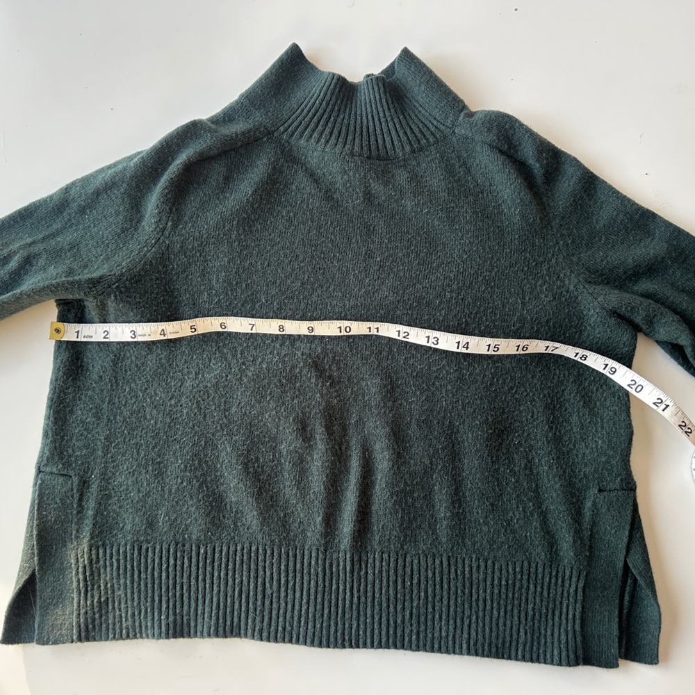 Banana Republic sweater size small